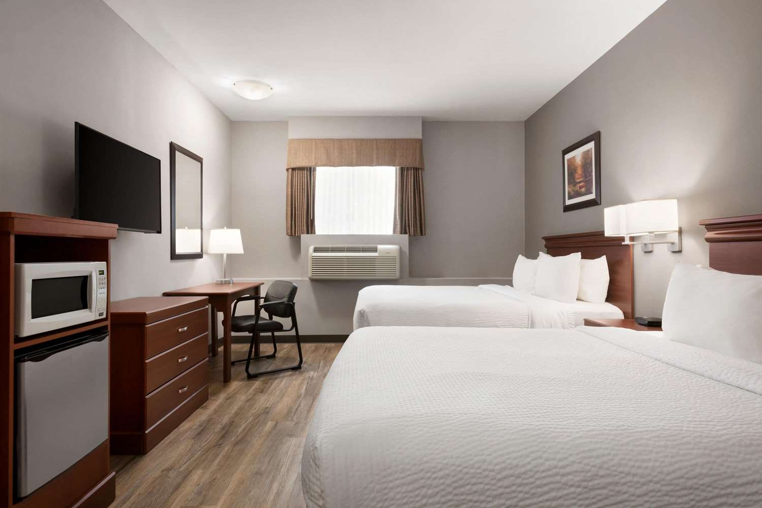 Signature Inn & Suites Hamilton 9/20