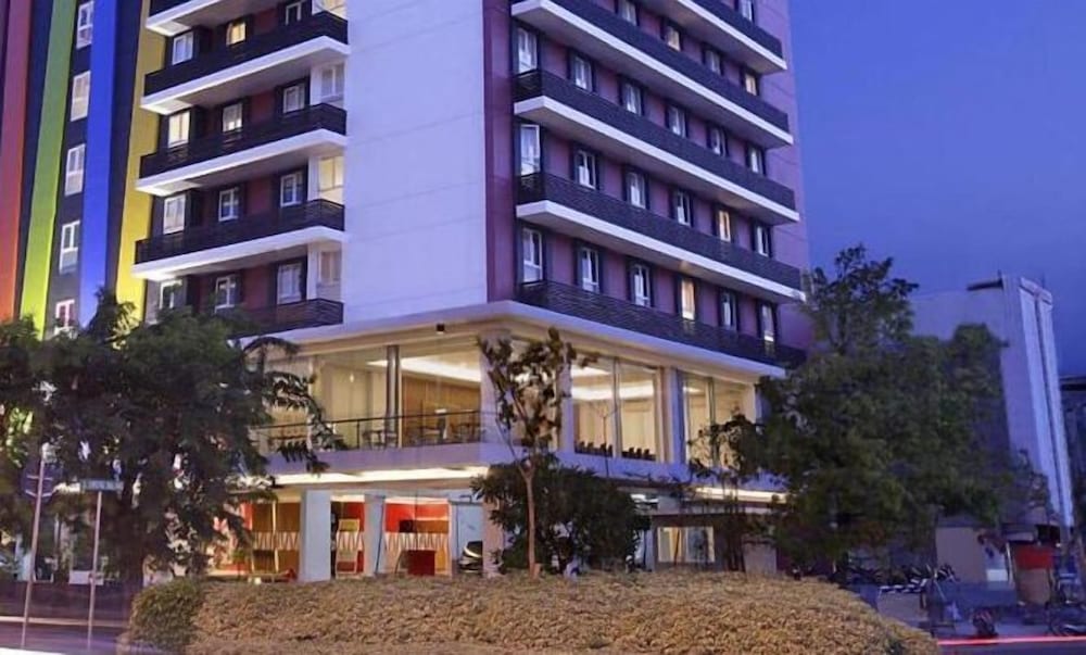 Hotel Amaris Embong Malang 3/22