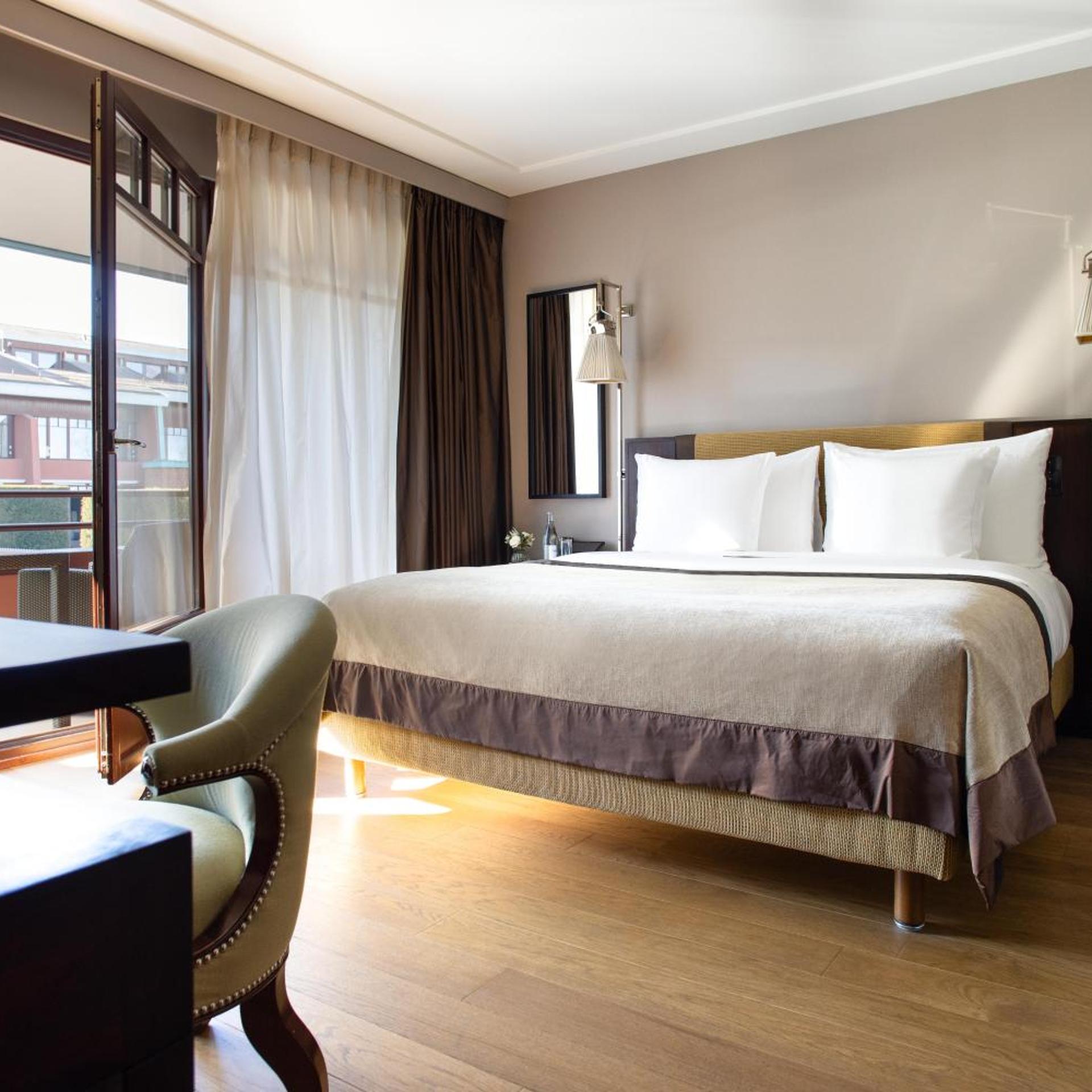 EXECUTIVE, DOUBLE BED