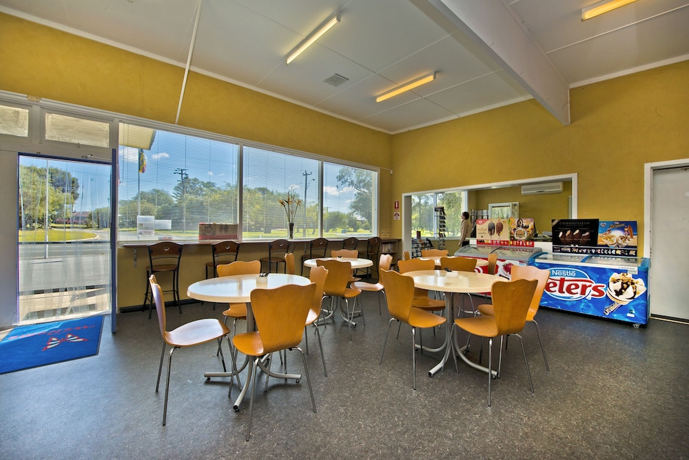 Acclaim Rose Gardens Beachside Holiday Park 33/50