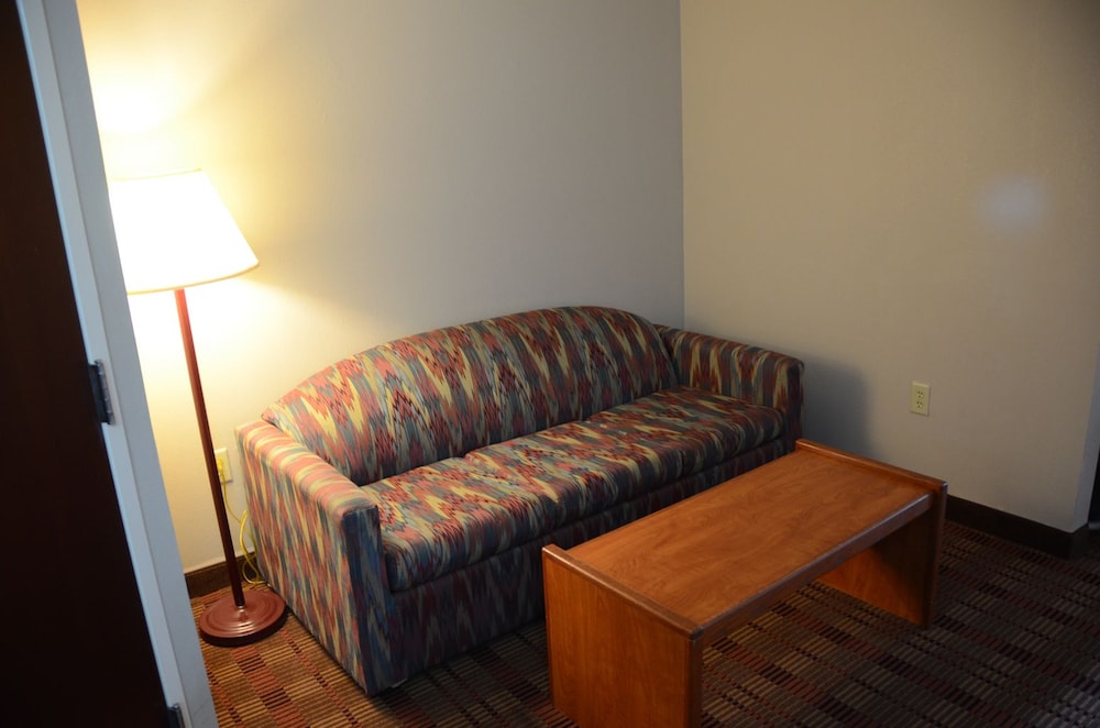Super 8 by Wyndham Louisville/Expo Center 23/32