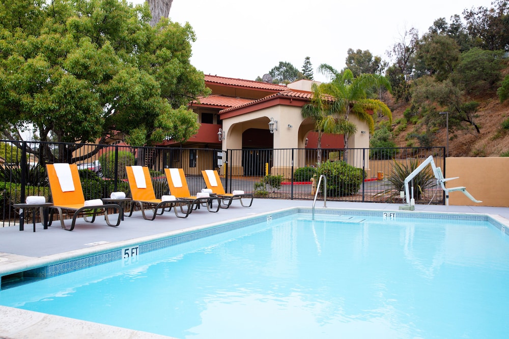 Days Inn By Wyndham Encinitas Moonlight Beach 4/46