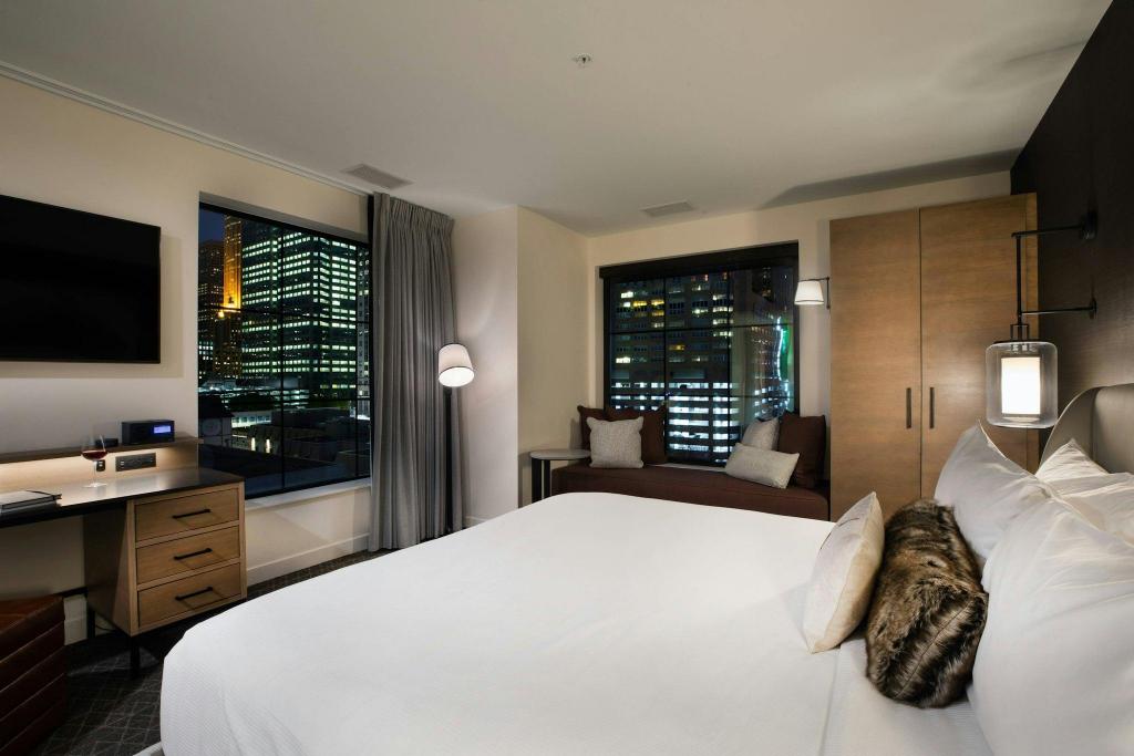 1 Bedroom, Penthouse Suite, Suite, King Bed, City View, Top Floor