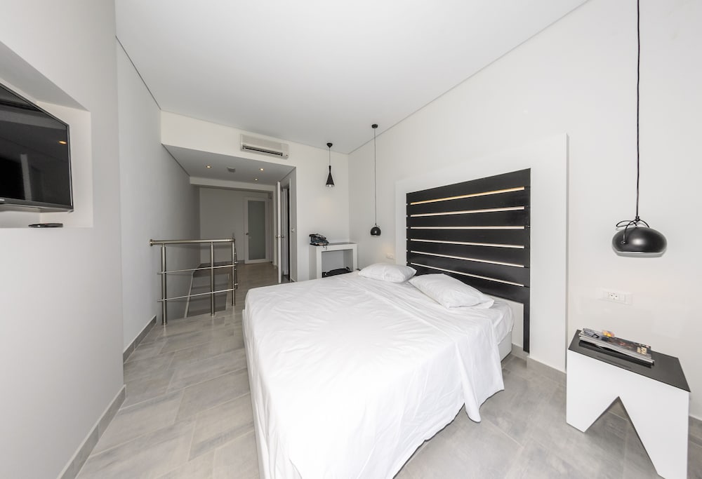Belussi Beach Hotel & Suites 12/50