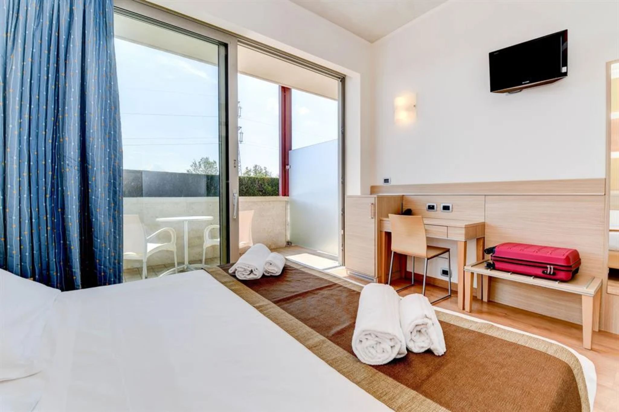 Room, Double Bed, Accessible