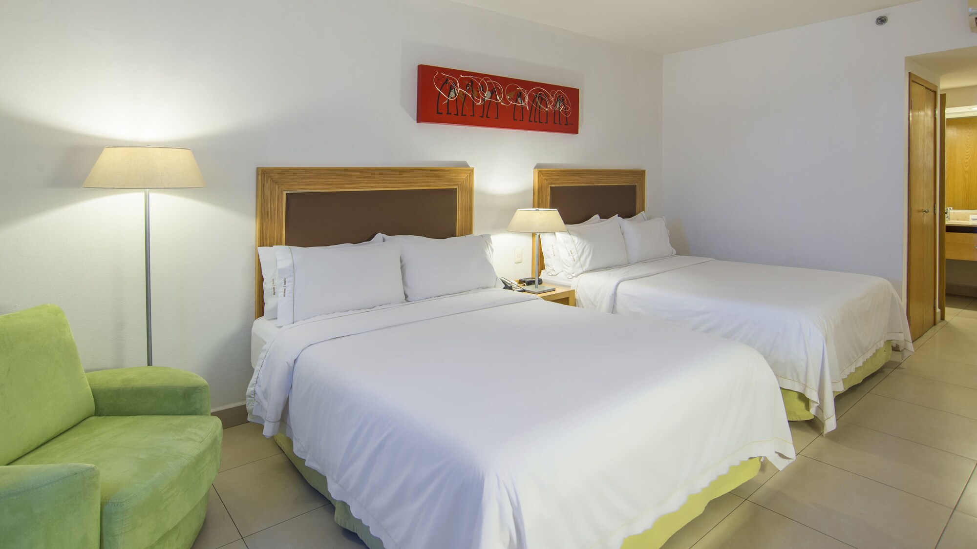 غرفة قياسية بسريرين كوين بشرفة