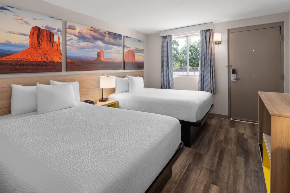 Days Inn by Wyndham Farmington NM 33/59