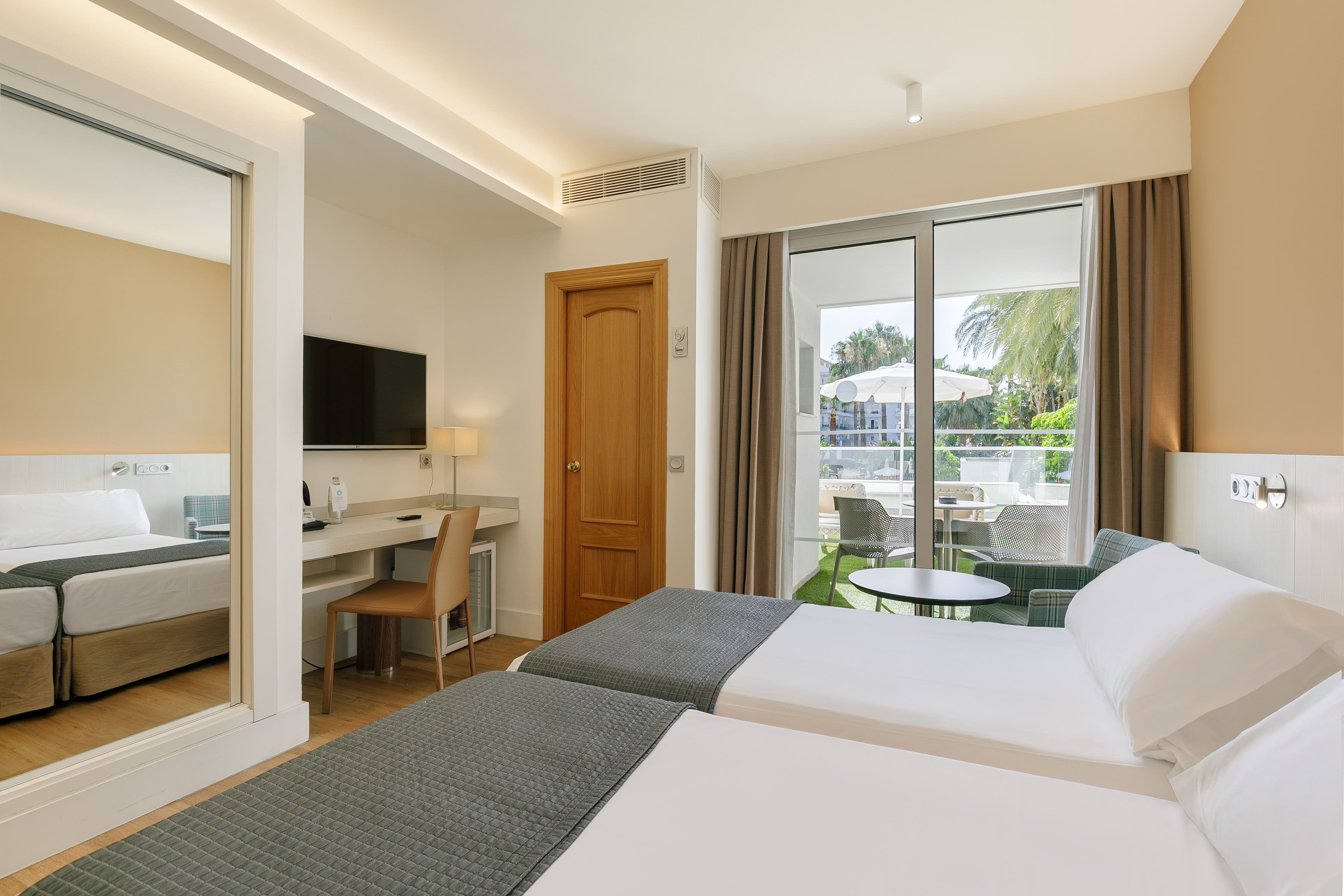 Superior, Twin Beds, Sun Deck