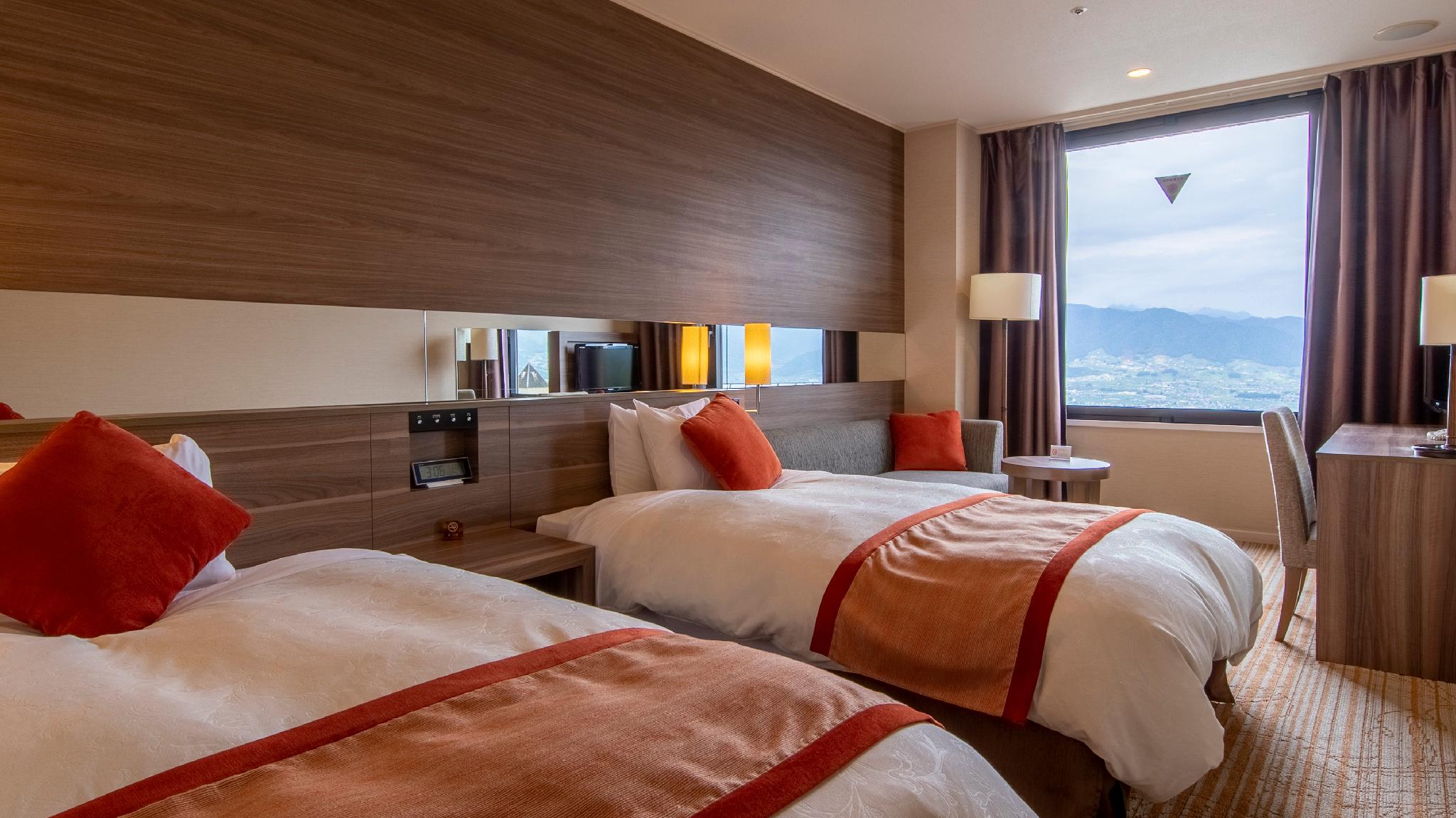 Compact, Twin Beds, Mountain View