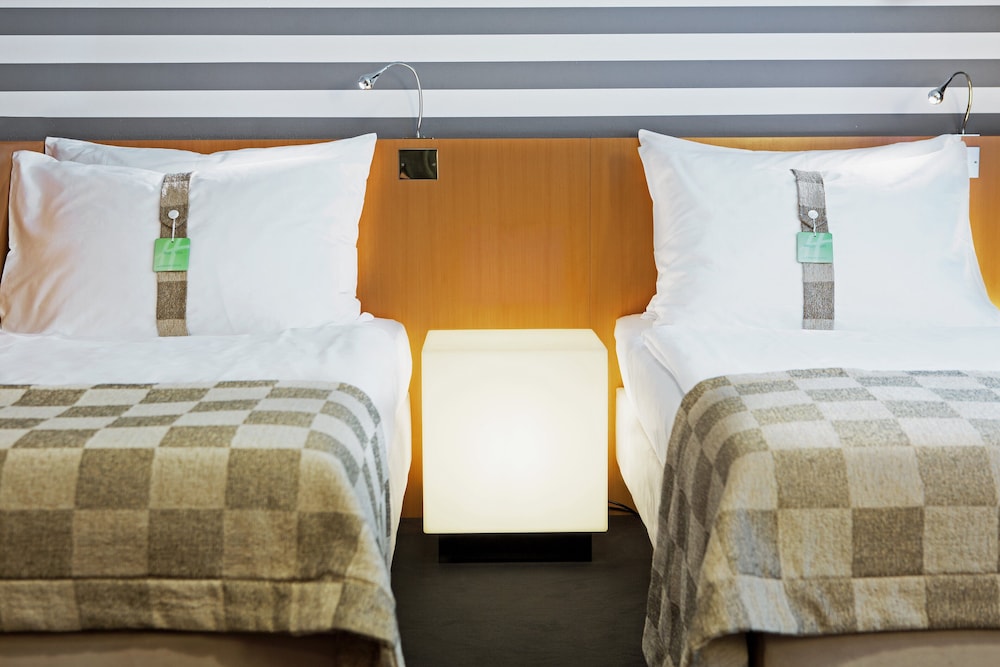 HOLIDAY INN VIENNA CITY 24/74