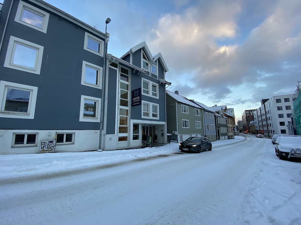 Enter Viking Apartment 50/50