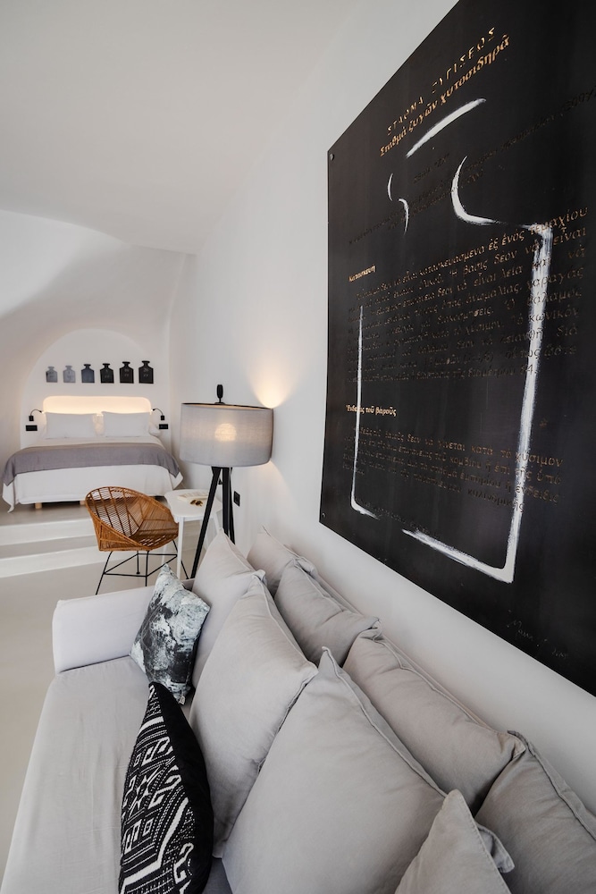 Artisan, Suite, Queen Bed, Caldera View, Sofa, Hot Tub