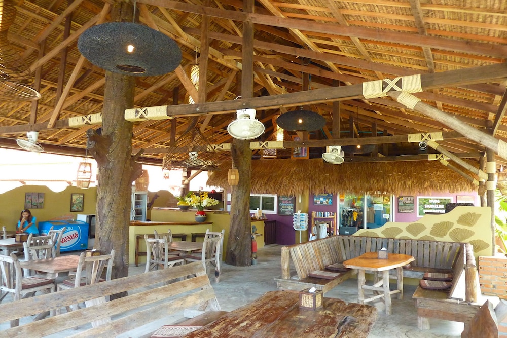 Lanta Castaway Beach Resort 36/50