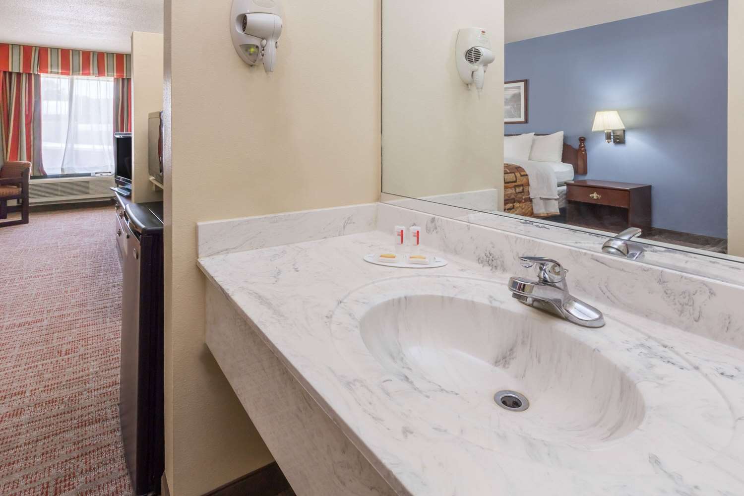 Days Inn by Wyndham Rayne/Crowley 7/7