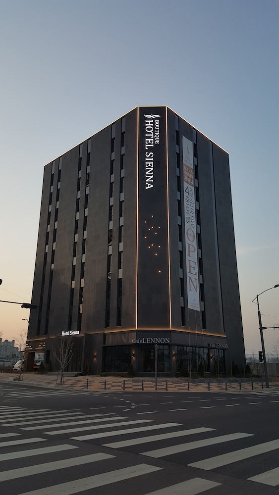 Hotel Sienna 1/44