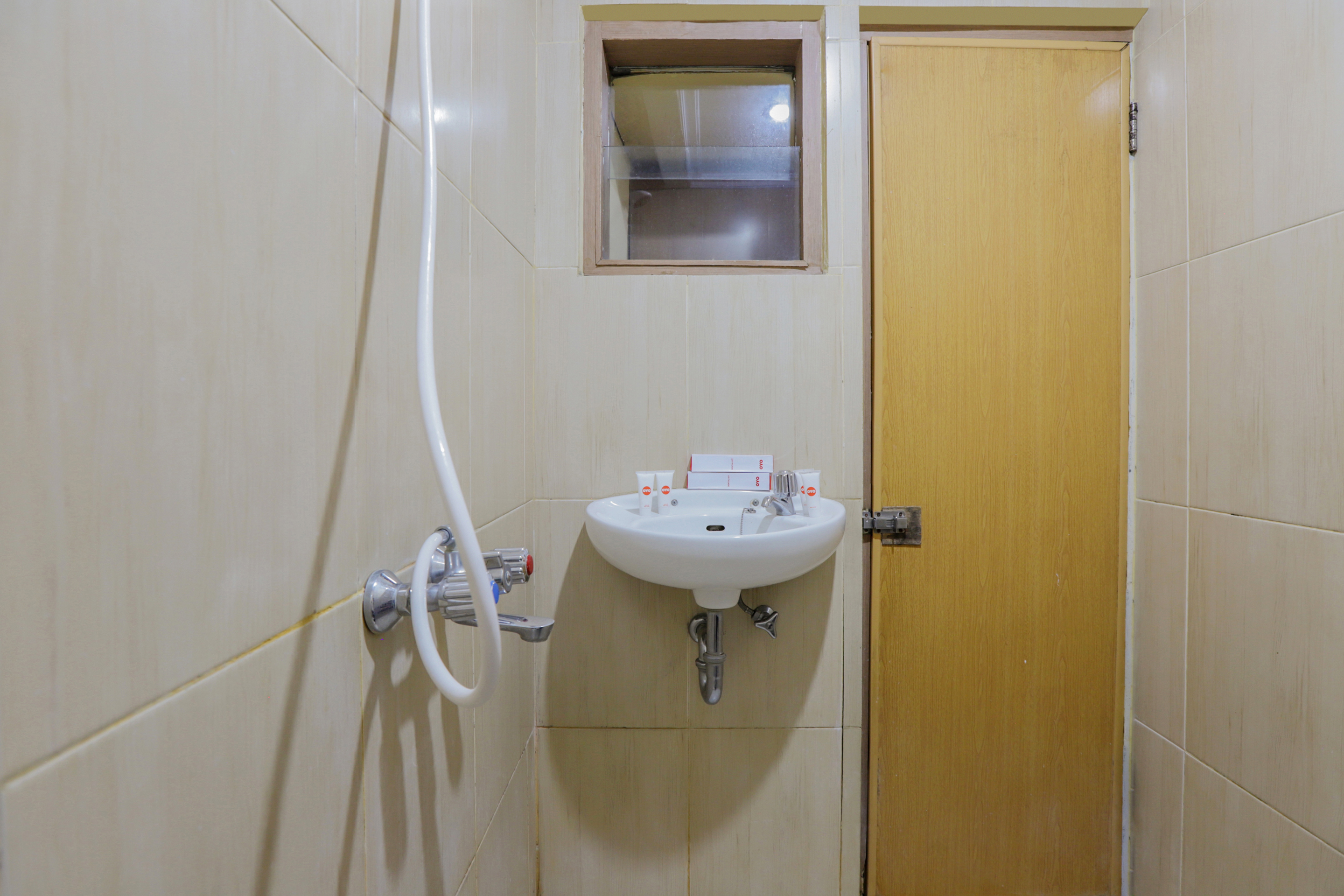 غرفة قياسية بسريرين منفصلين، OYO 918 Hotel Senen Indah Syariah 6/6