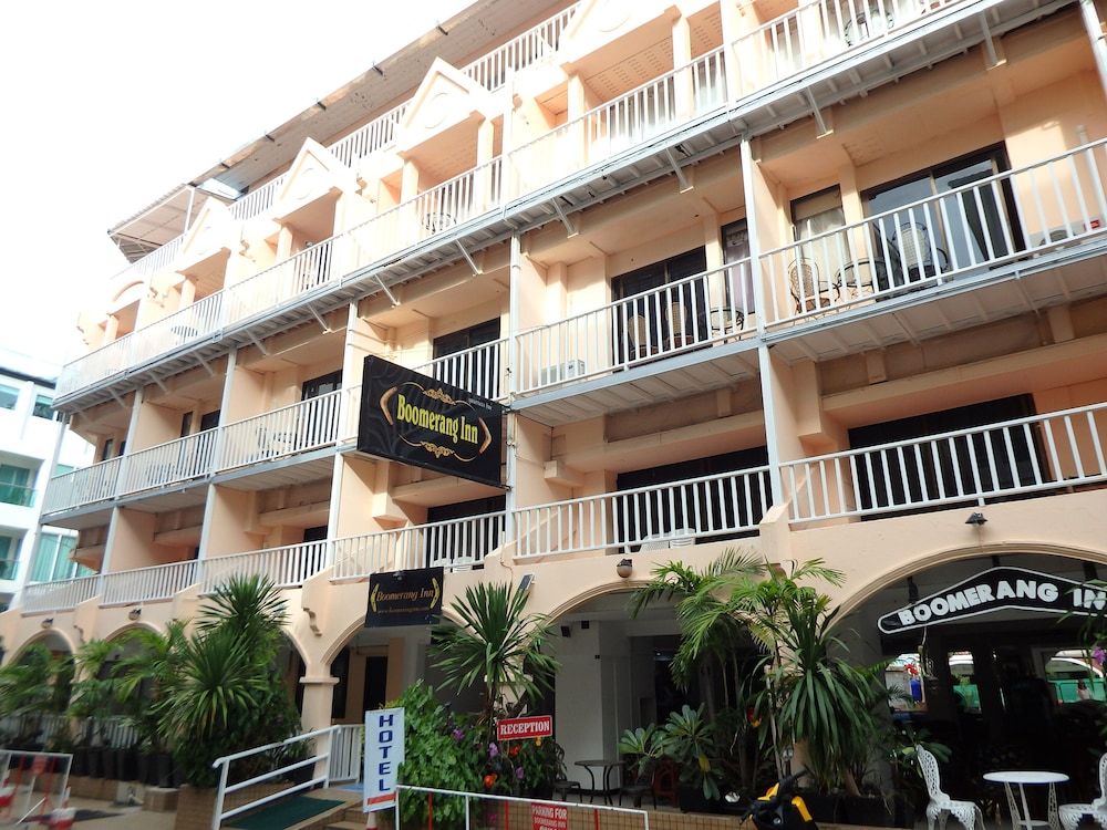 Boomerang Inn 2/50