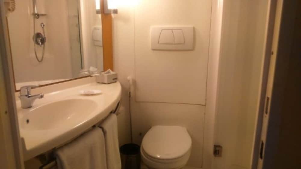 ibis Navi Mumbai 72/75