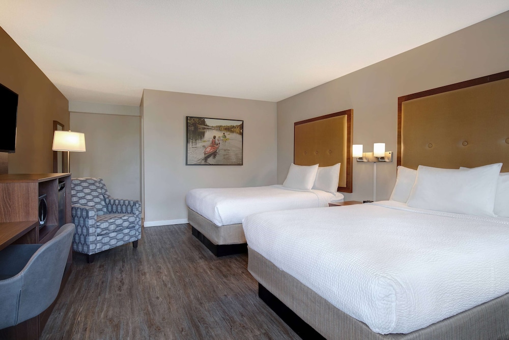 ROOM, 2 QUEEN BEDS, PARTIAL VIEW