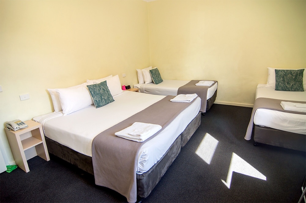 Miami Hotel Melbourne 22/50