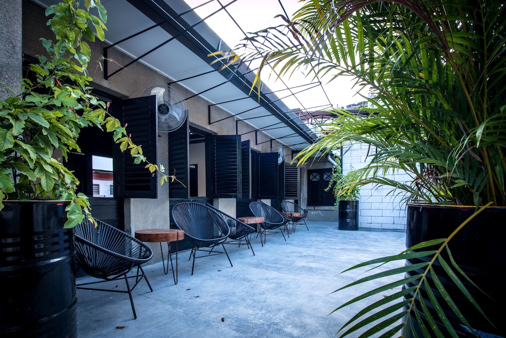 The Brownstone Hostel & Space 43/50