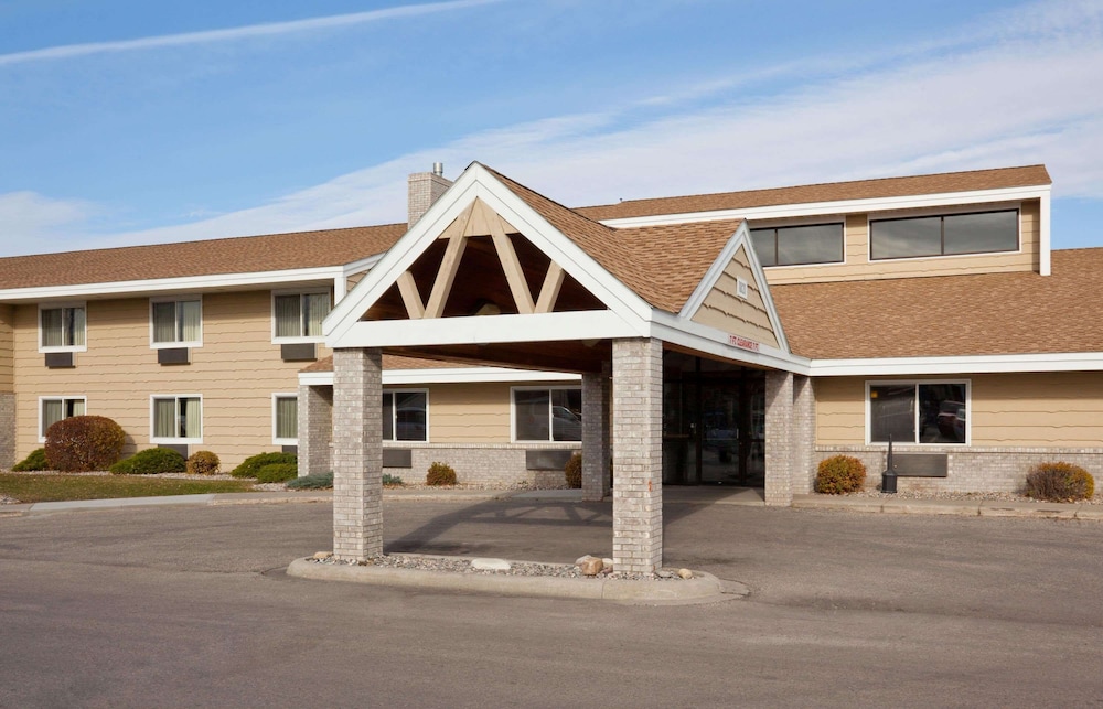AmericInn by Wyndham Crookston U of M Crookston 1/32