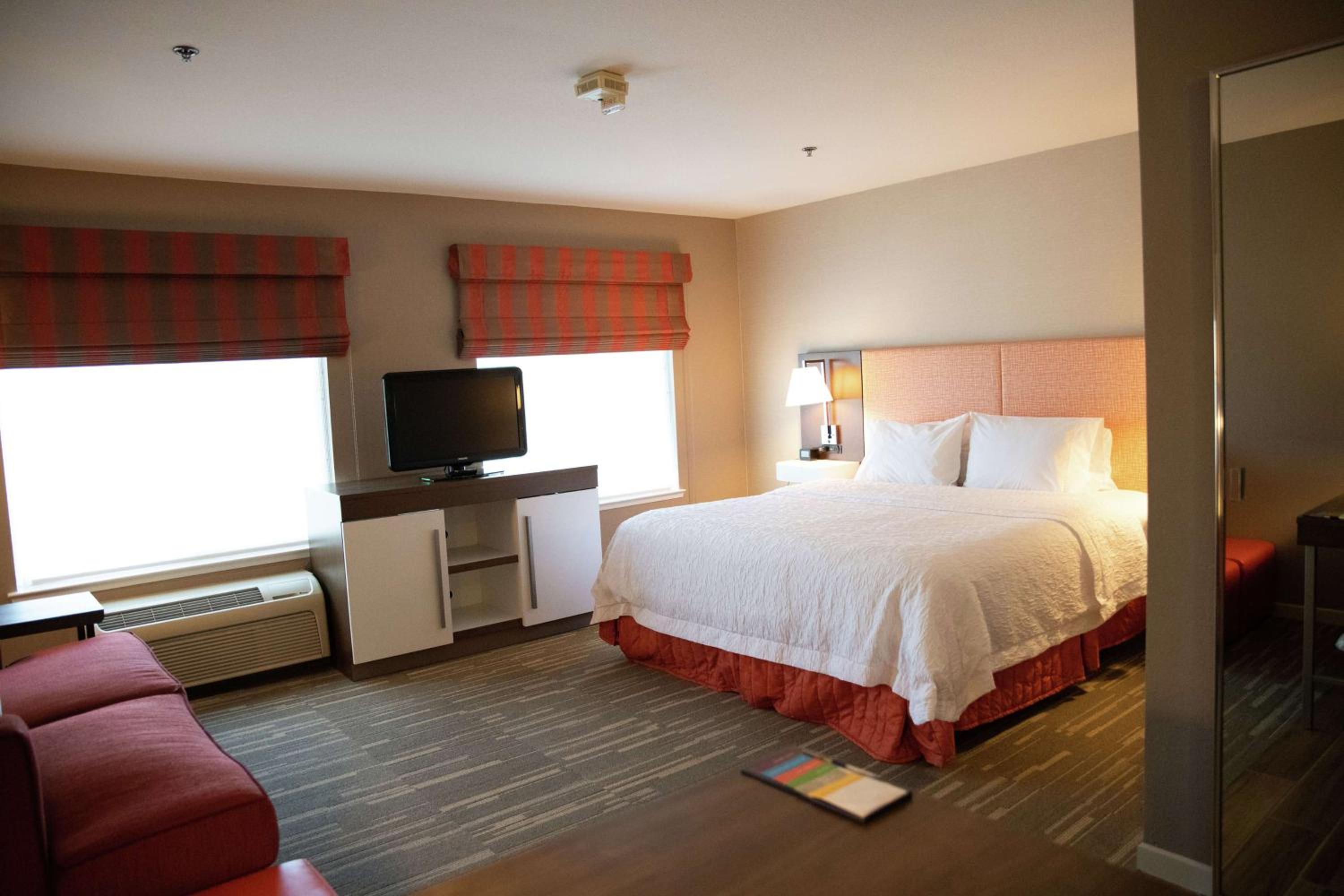STUDIO, SUITE, KING BED, SOFA