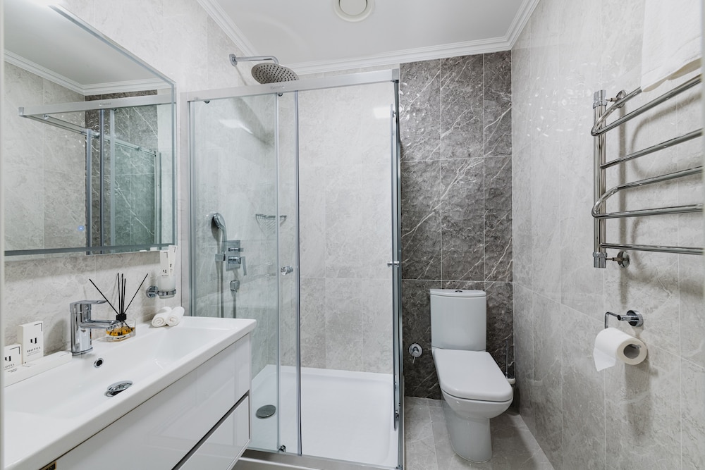 Zarafshon Parkside Hotel 30/32