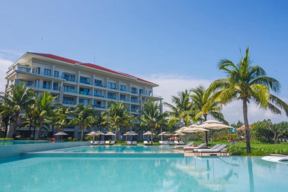 The Ocean Suites 1/50