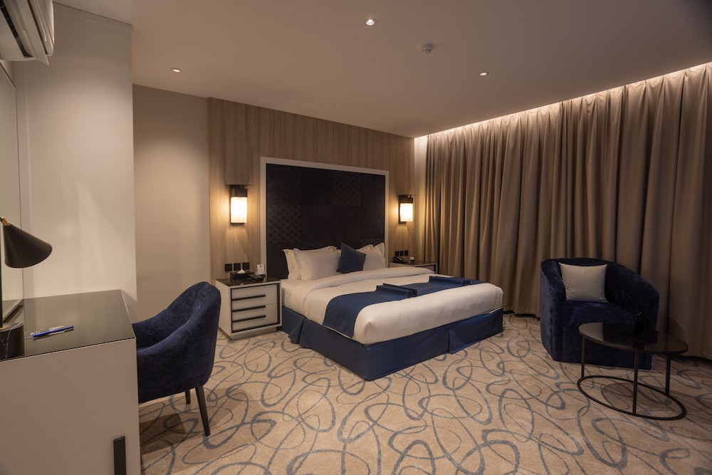 DELUXE, DOUBLE BED