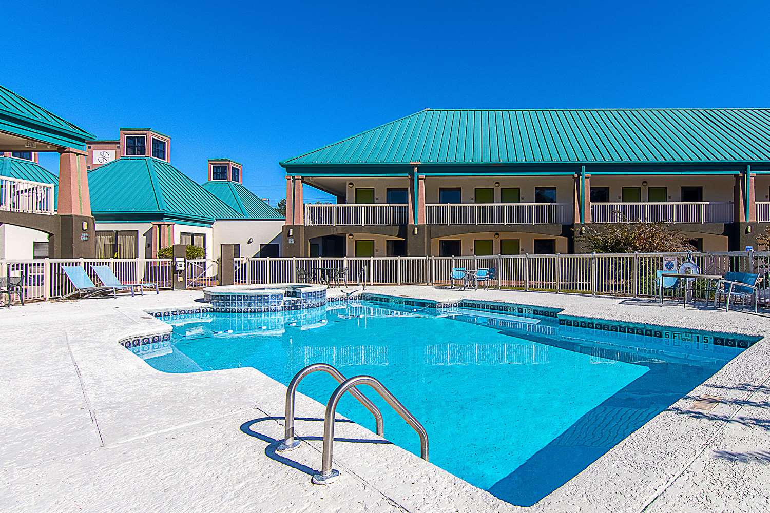 Econo Lodge Americus, GA 4/11