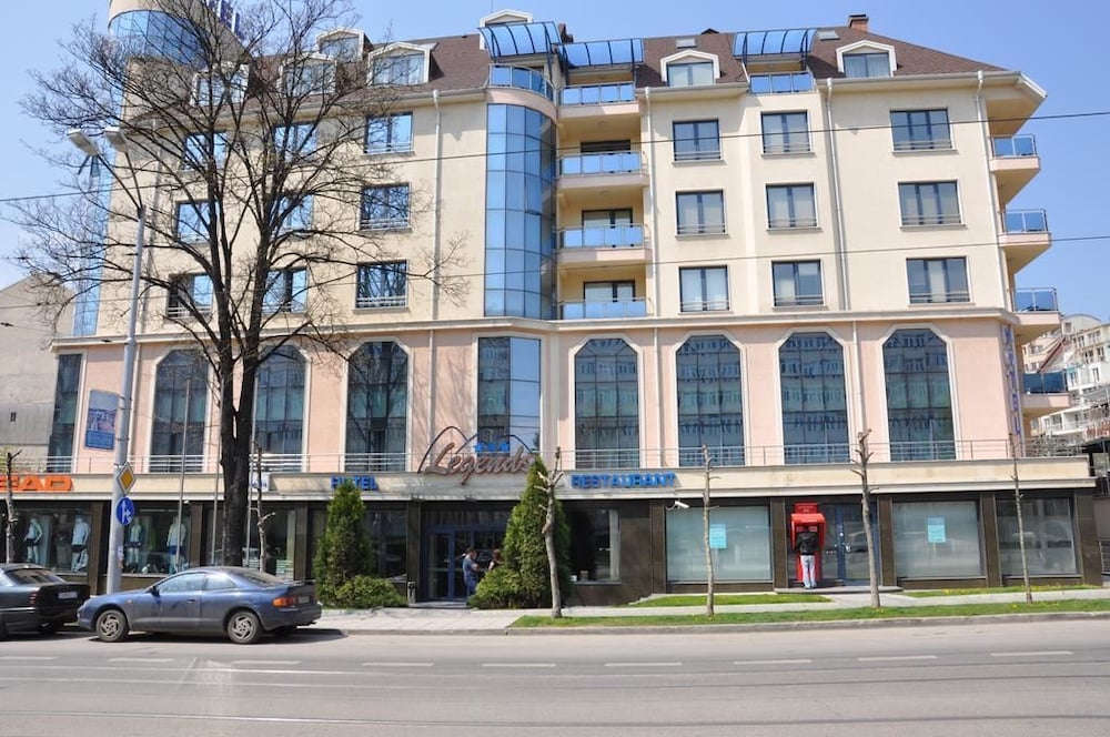 Legends Hotel 50/51