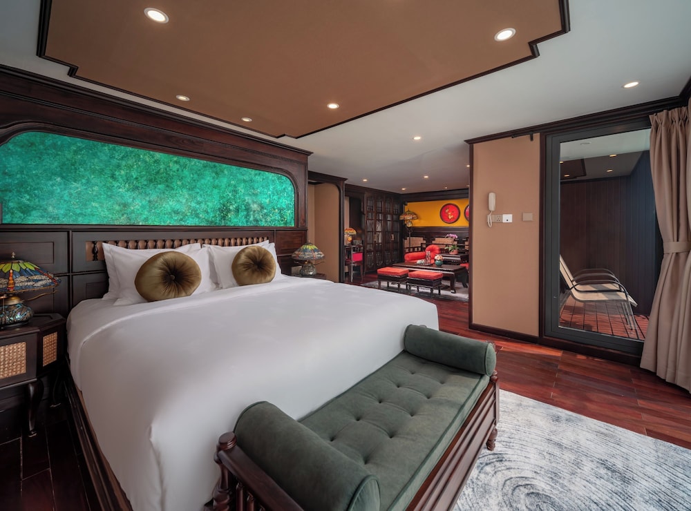 Indochine Cruise Lan Ha Bay 11/50