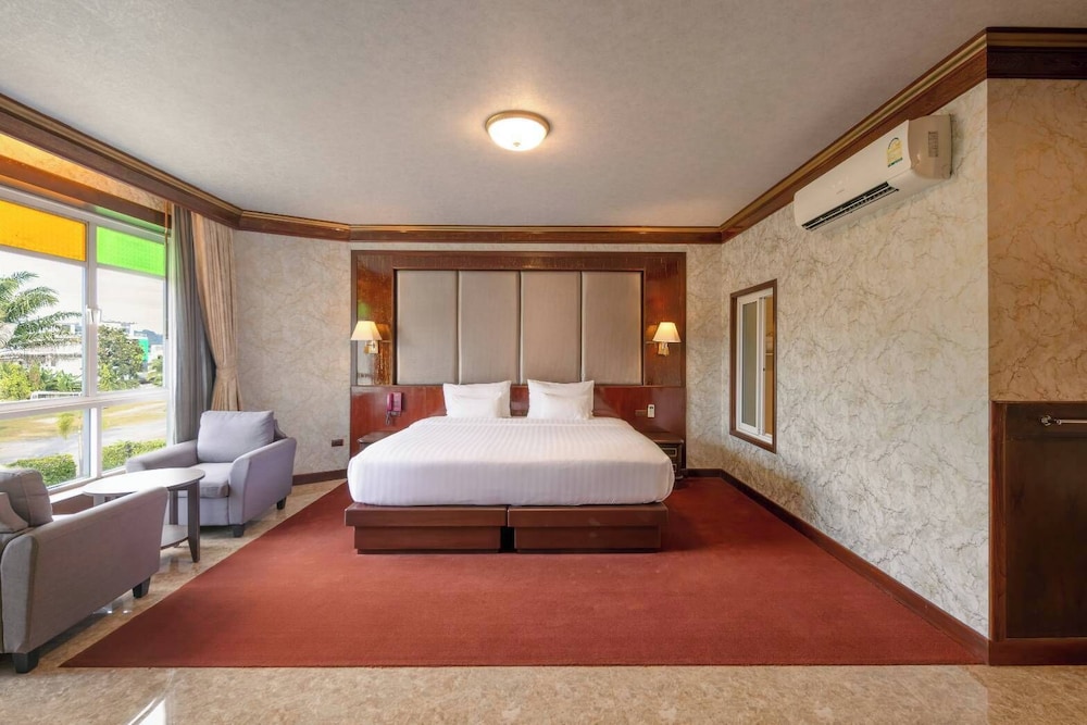 غرفة جونيور بسرير مزدوج، Erawan Hotel 7/9