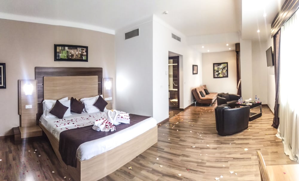 CLEAN HOTEL 26/62