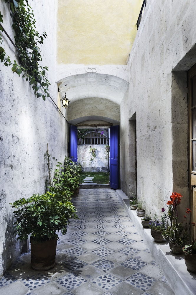 LA HOSTERIA 39/47