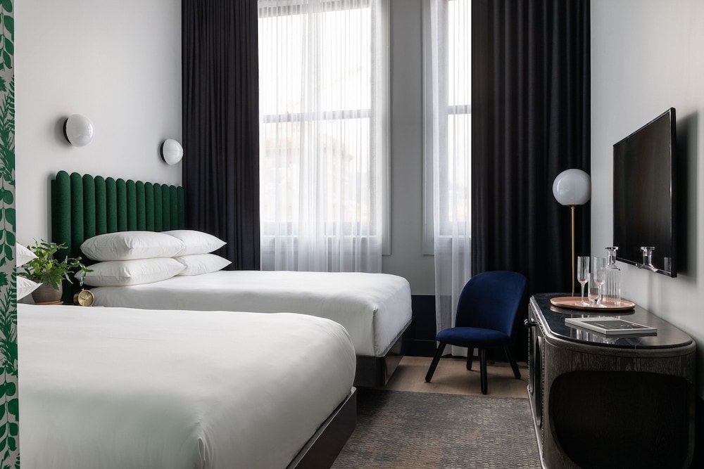 Room, 2 Queen Beds, City View