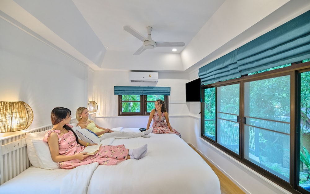 Upgrade, Deluxe, Cottage, King Bed, Private Bathroom, Xl