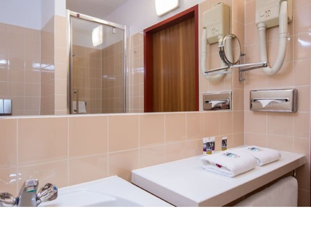 MERCURE JELENIA GORA 50/50