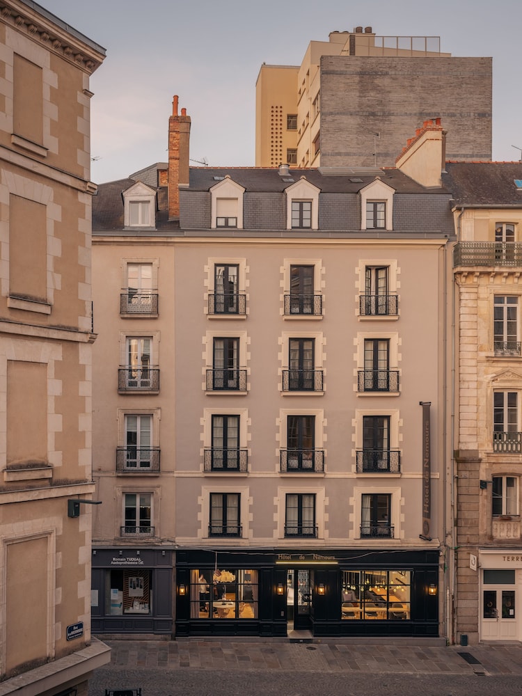 La Maison De Nemours 2/44