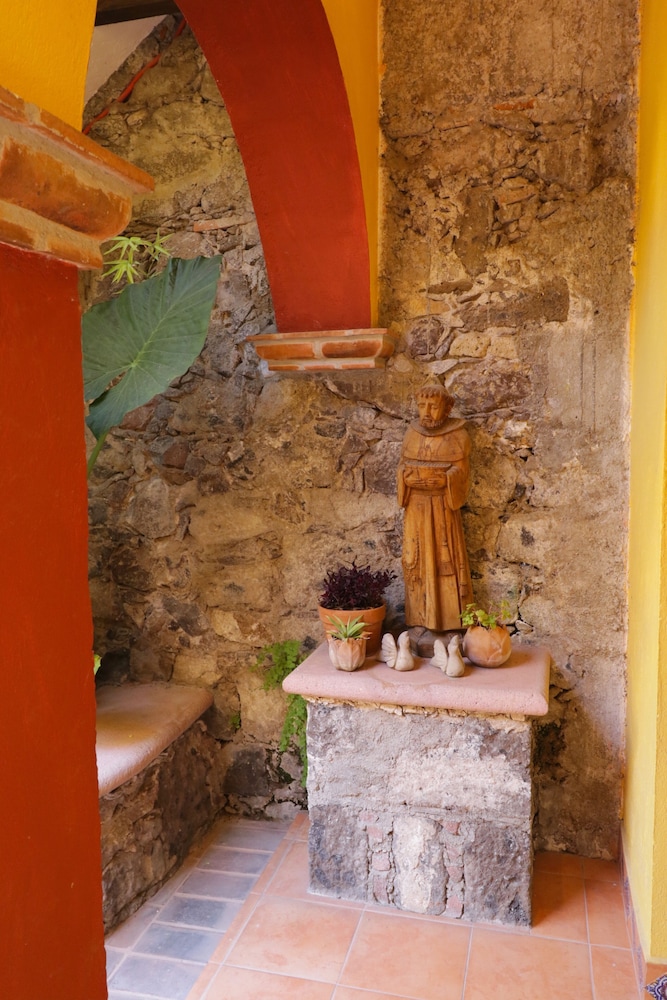 Casa Mia Suites 7/72