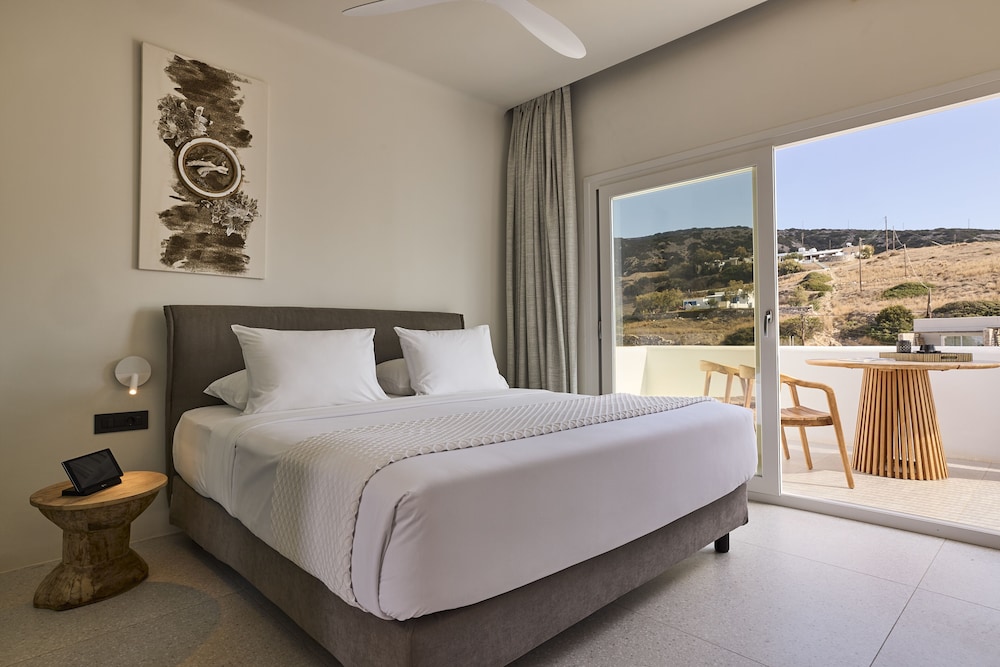 Artemis Seaside Resort 12/82