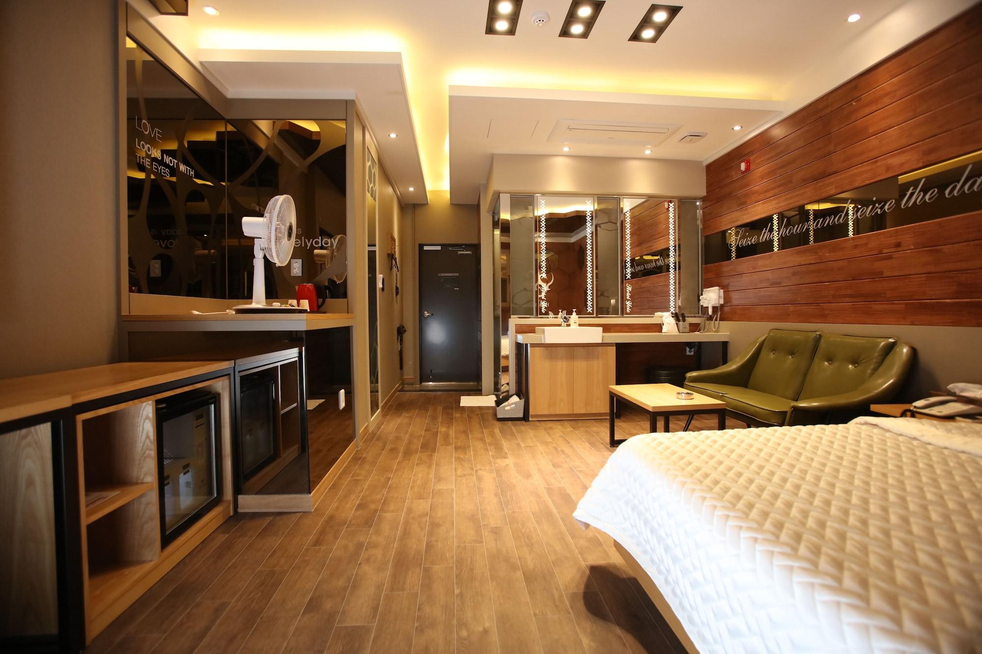 Hotel Yolo 10/53