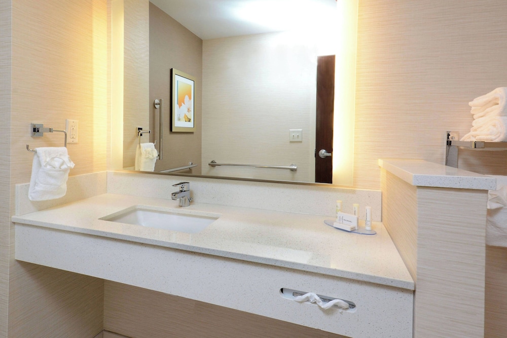 Fairfield Inn & Suites By Marriott Raleigh Capital Blvd./I-540 46/49