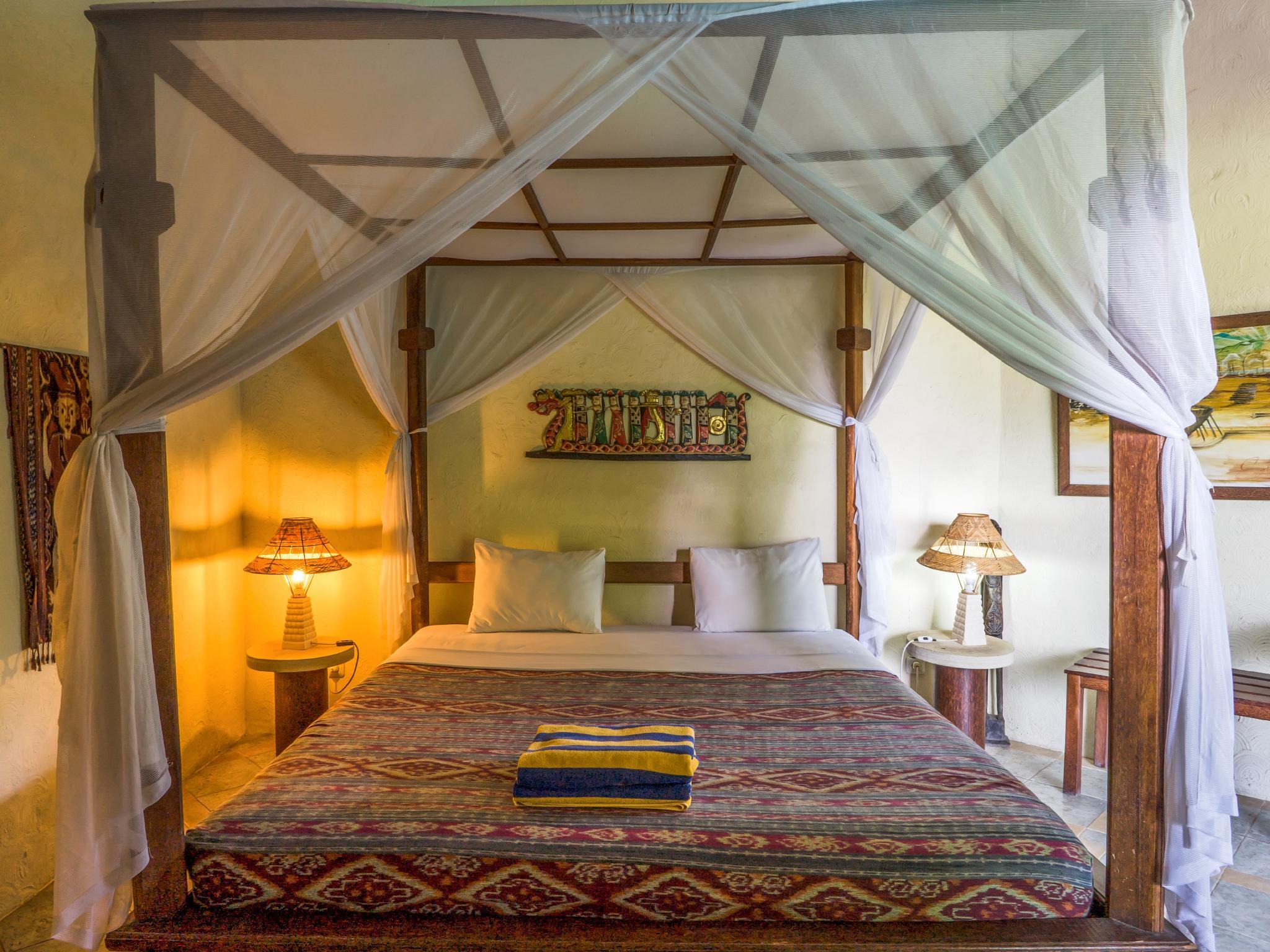غرفة بسريرين مزدوجين وسرير كينج بإطلالة على المسبح، Hotel Uyah Amed Spa Resort 3/3