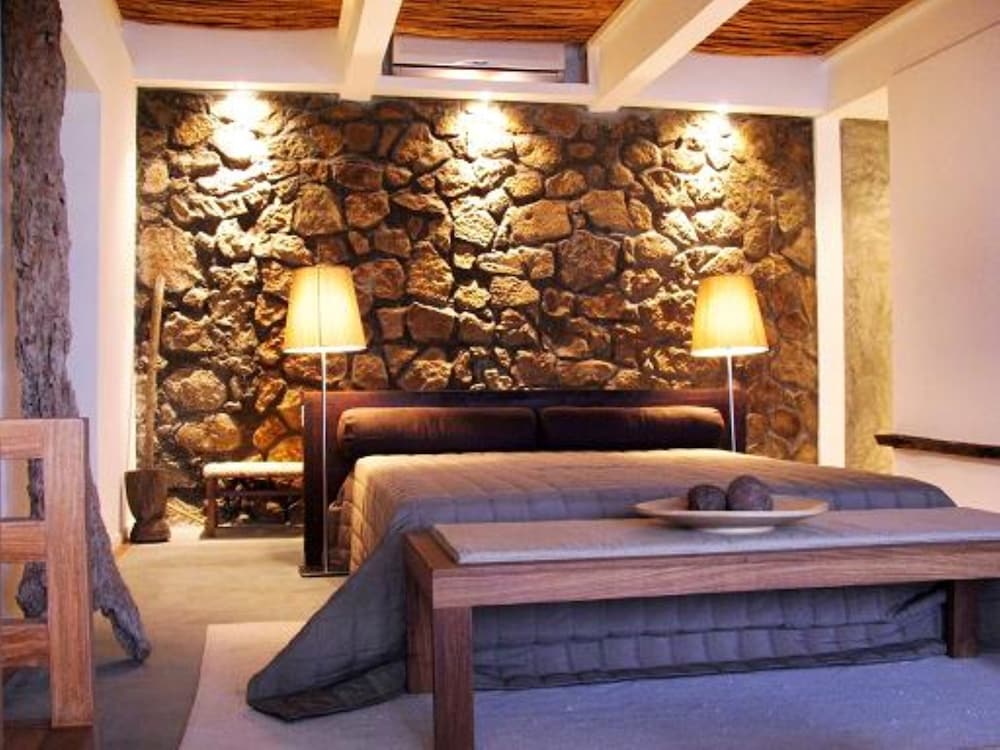 Bliss Hill Secret Garden Hotel 35/71