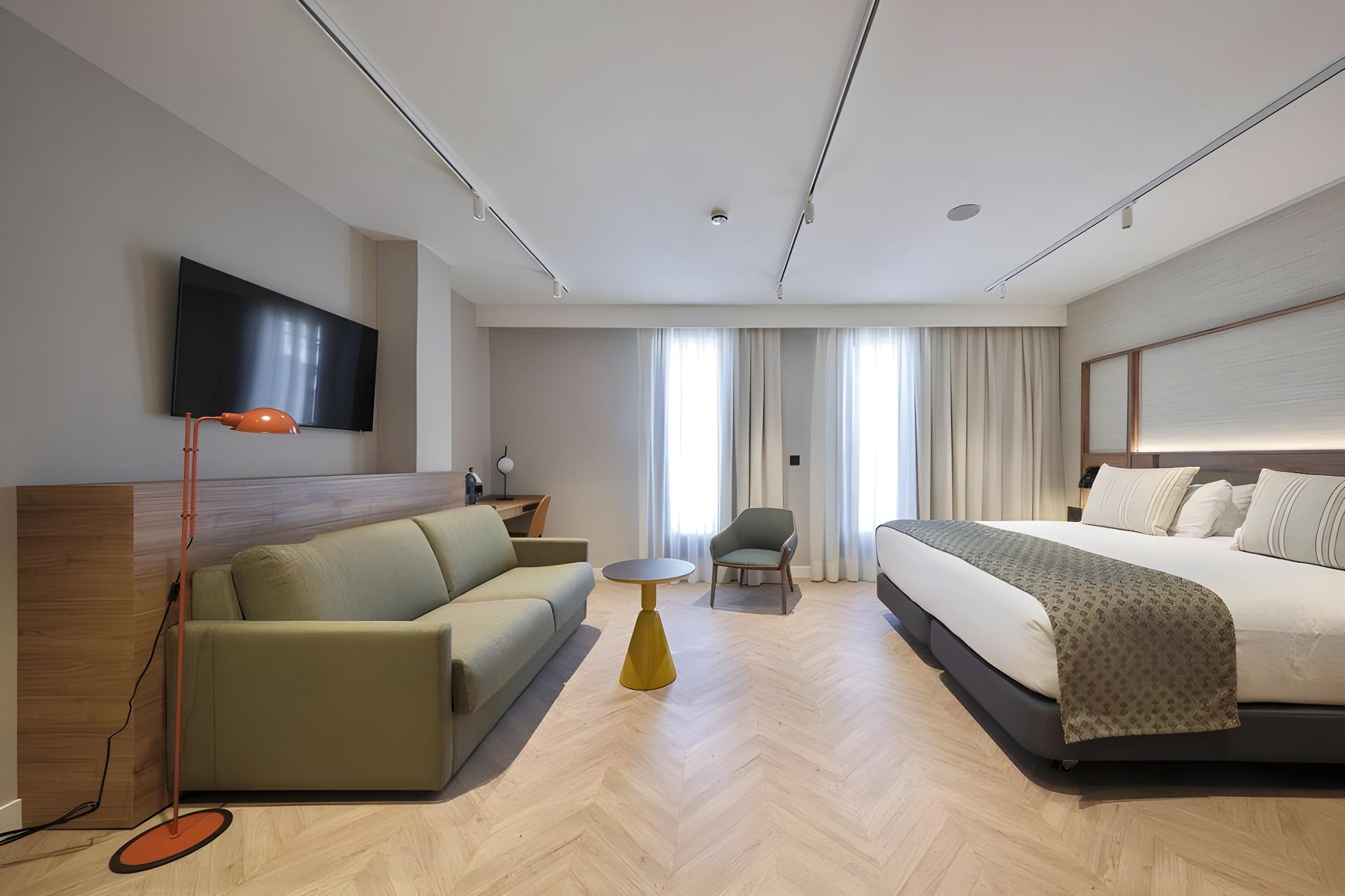 Deluxe, Single, King Bed
