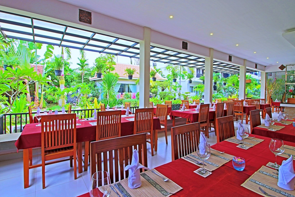 New Riverside Hotel 80/100