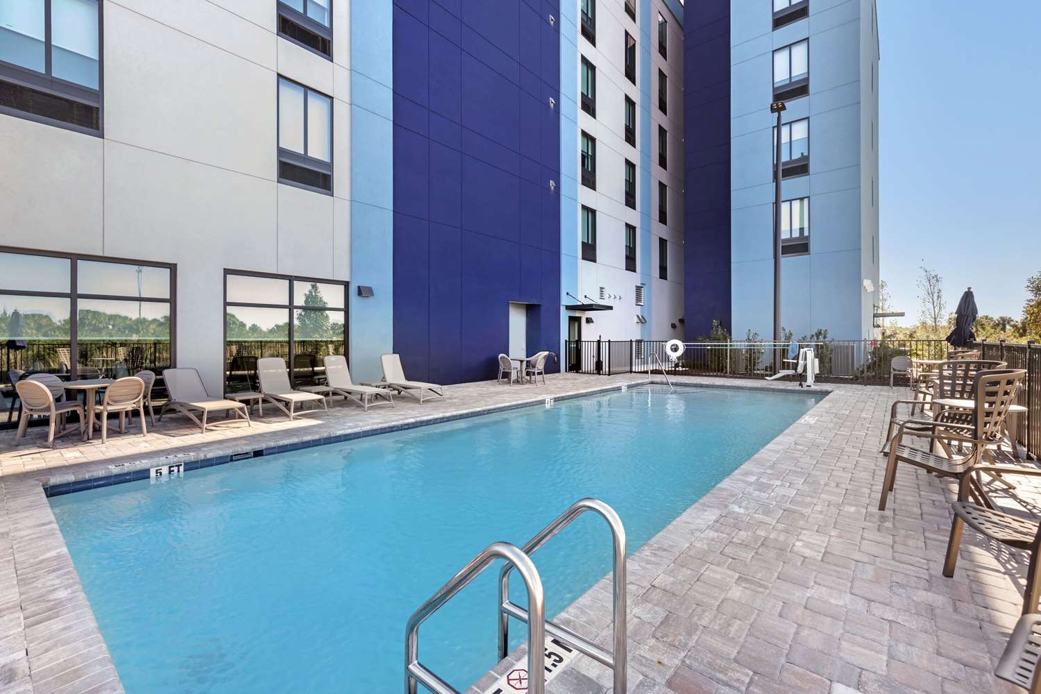 Comfort Suites Titusville near Kennedy Space Center 21/23