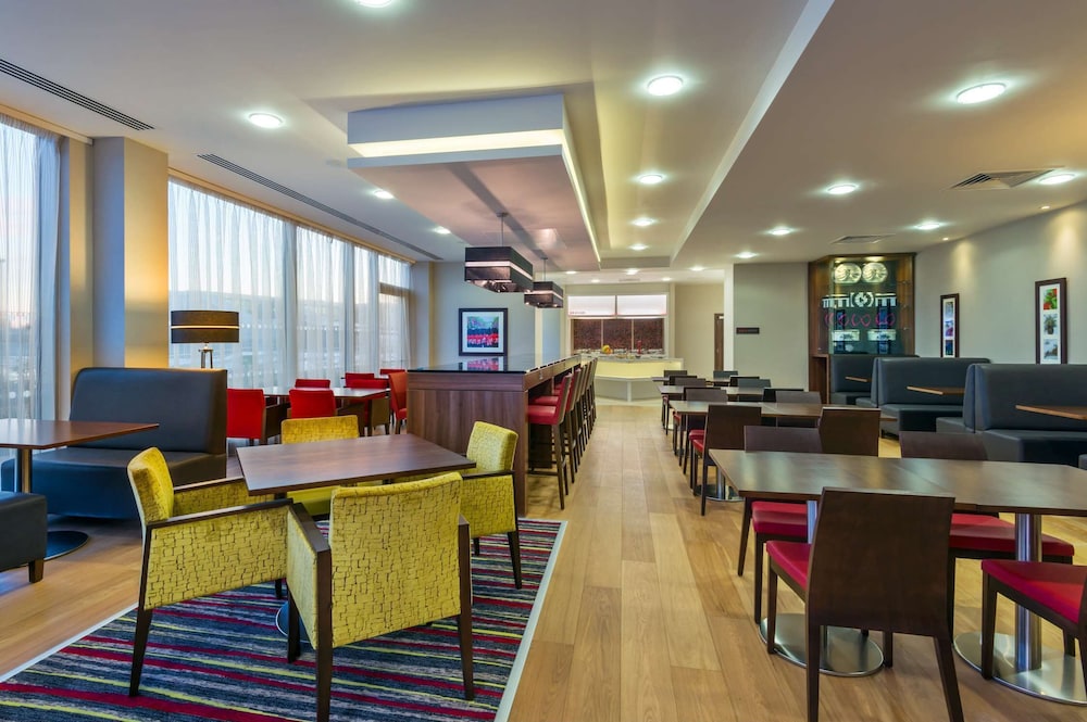 HAMPTON BY HILTON LONDON LUTON AIRPORT 34/50